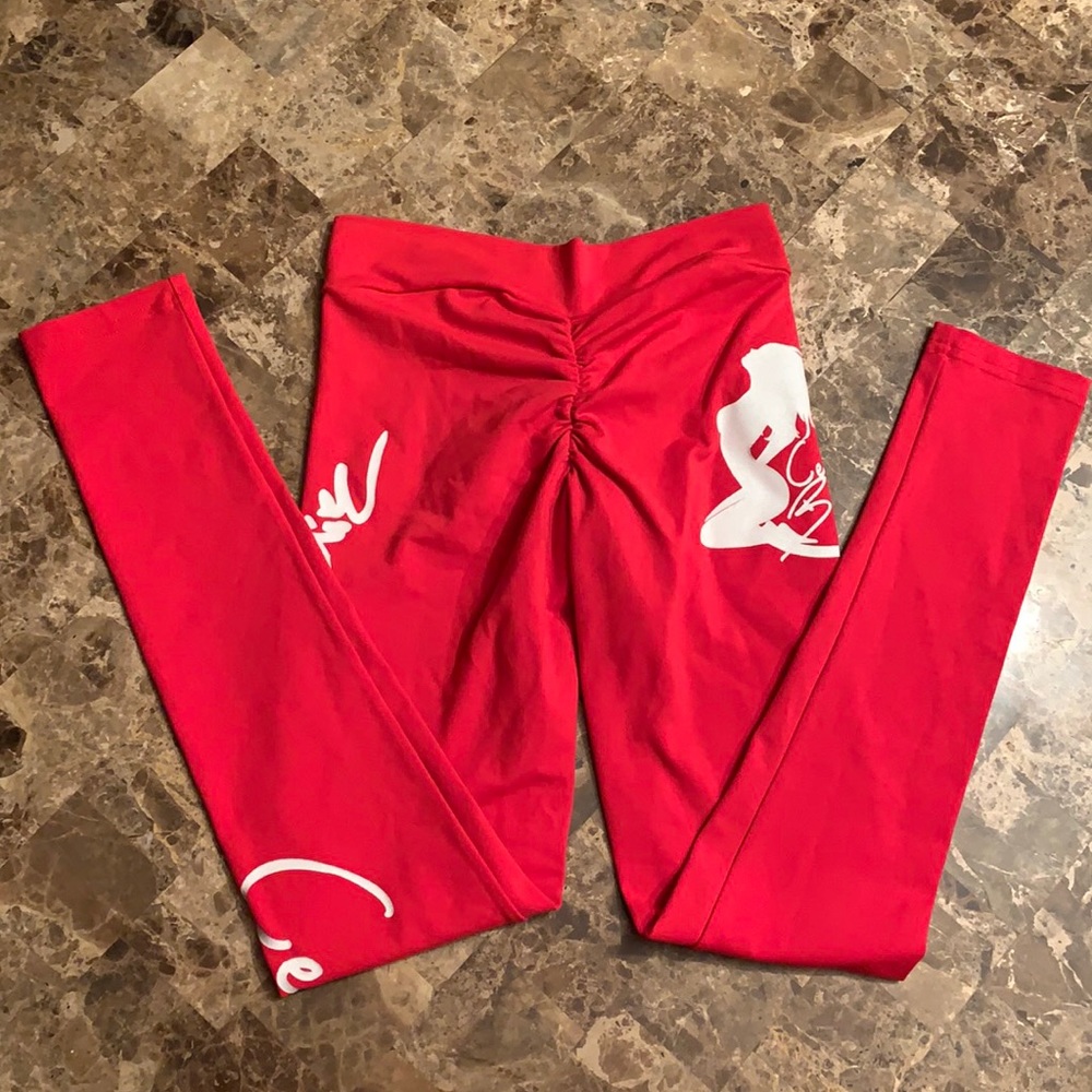 Unique! Celestial Bodiez legging with ruched bum
